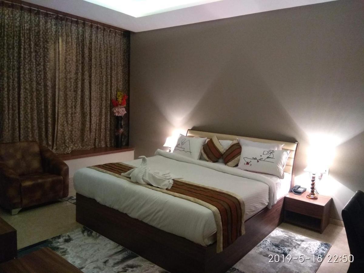Visawa Palace Nanded Luaran gambar