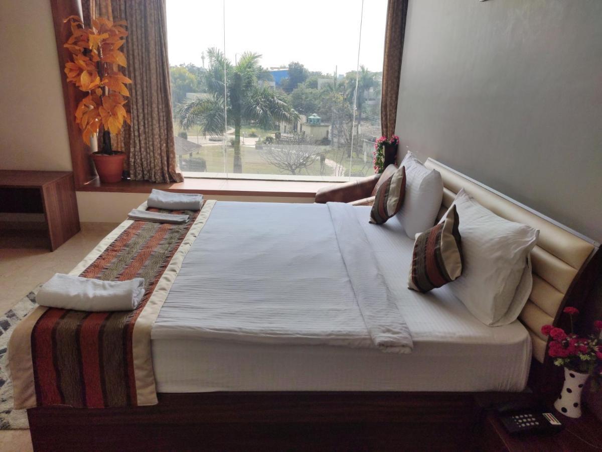 Visawa Palace Nanded Luaran gambar